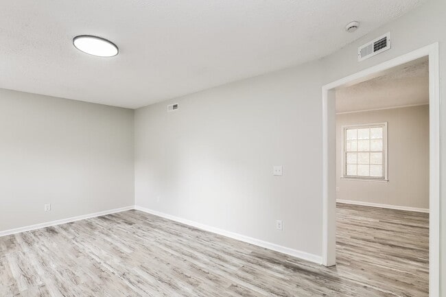 Building Photo - 5401 Bayberry Ln