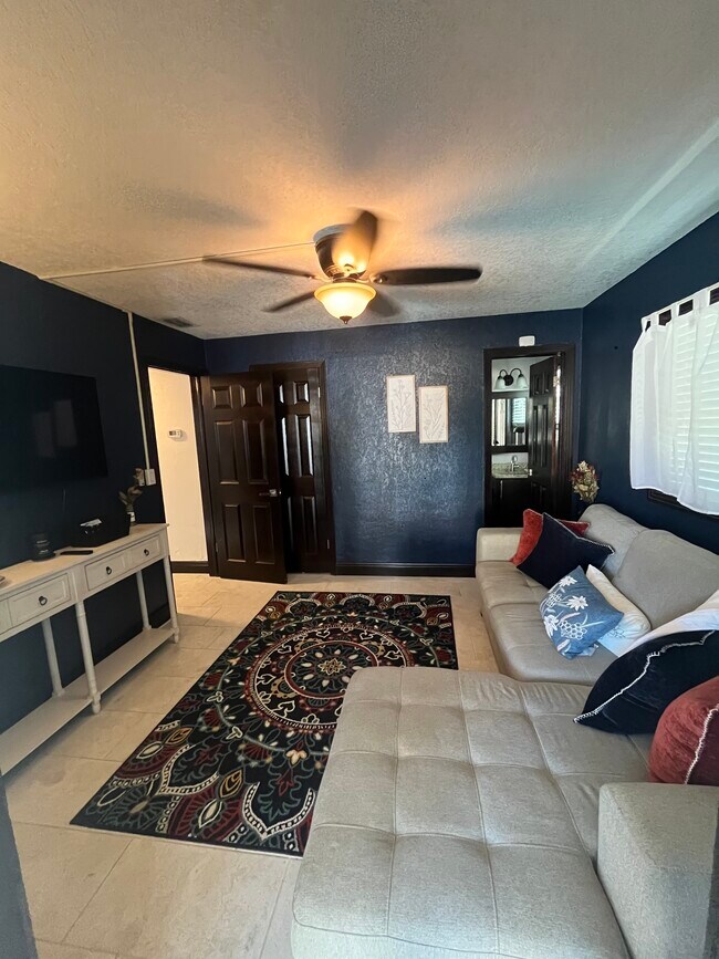 Building Photo - 1207 Riverbreeze Blvd