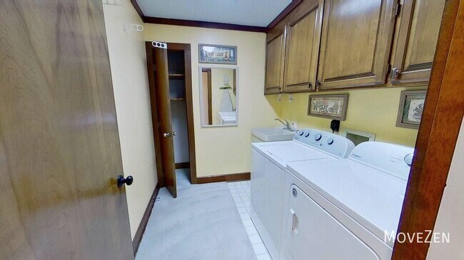 Building Photo - 6829 Greystone Dr