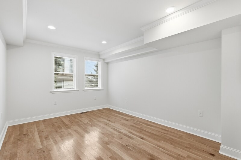 Building Photo - 2206 Cambridge St