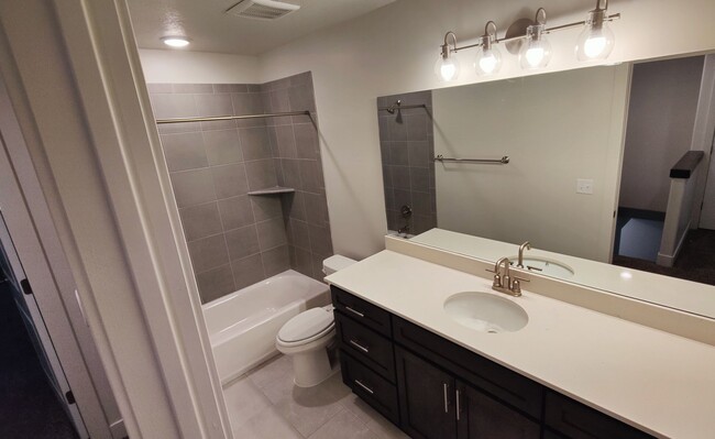 Building Photo - Modern 3 bed 2.5 bath TH for Rent in West ...