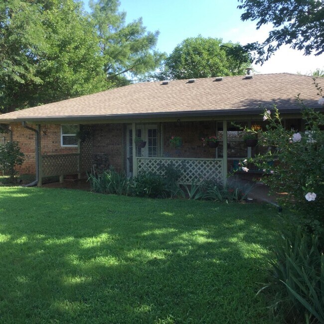 Building Photo - 1627 Briarcliff Ct