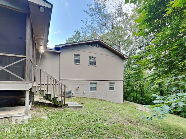 Building Photo - 5190 Roger Dr