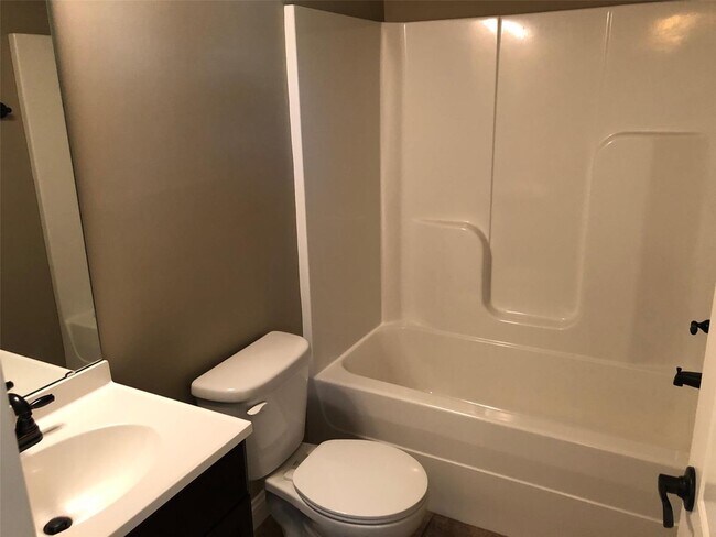 Building Photo - 114 Prairie Bluffs Dr