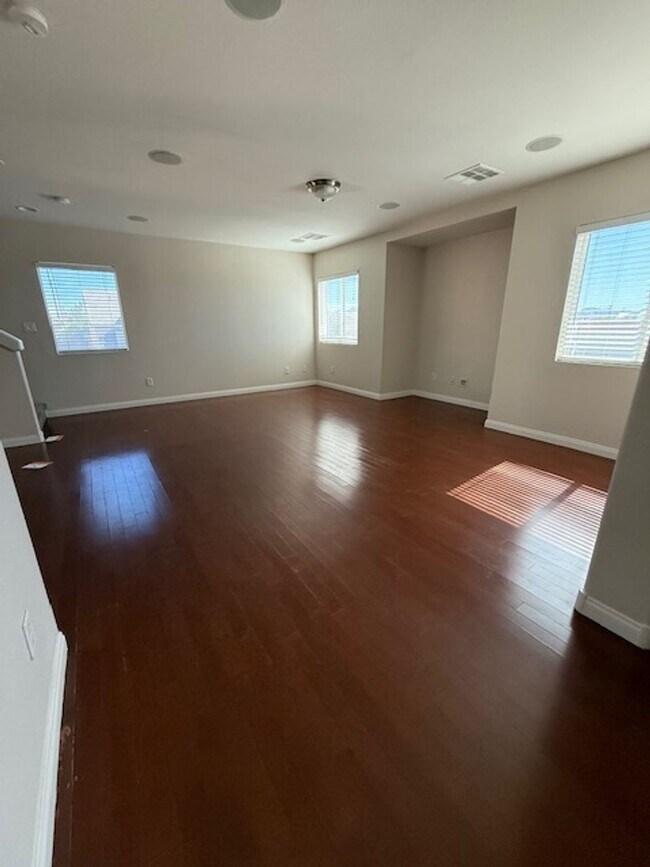 Building Photo - AVAILABLE NOW! Outstanding 3 Story Home!