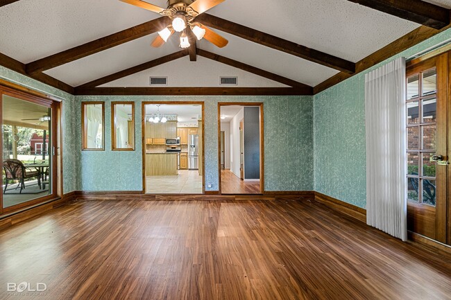 Building Photo - 3 BEDROOM AVAILABLE IN DOGWOOD!