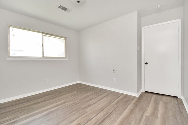 Building Photo - 11310 Sagewind Dr
