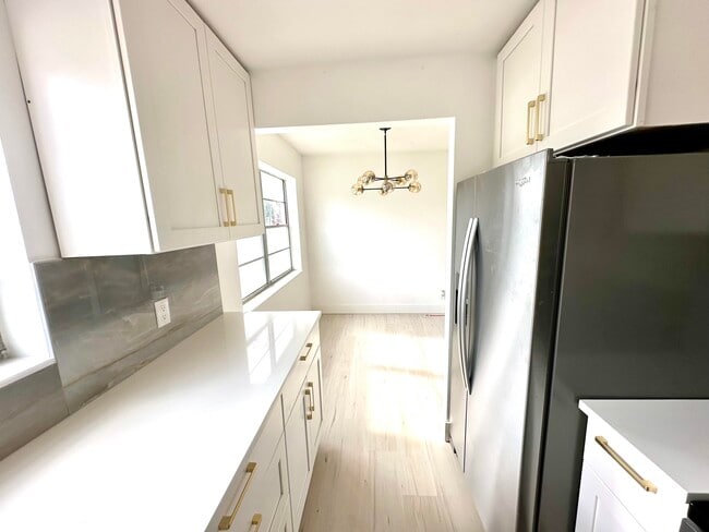 Building Photo - 121 Sheffield F