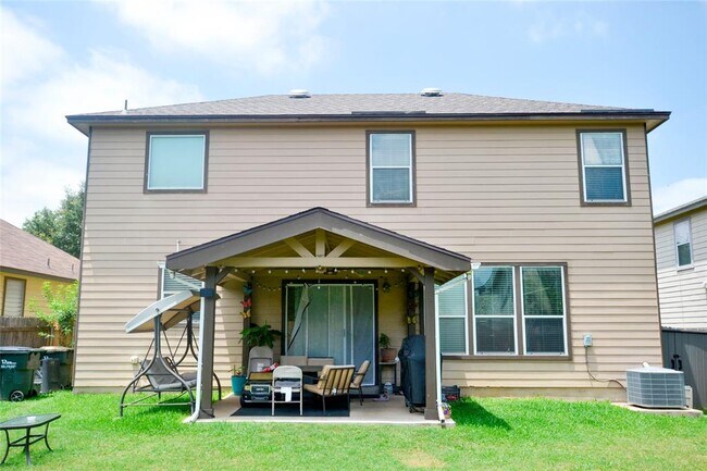 Building Photo - 2207 Howry Dr