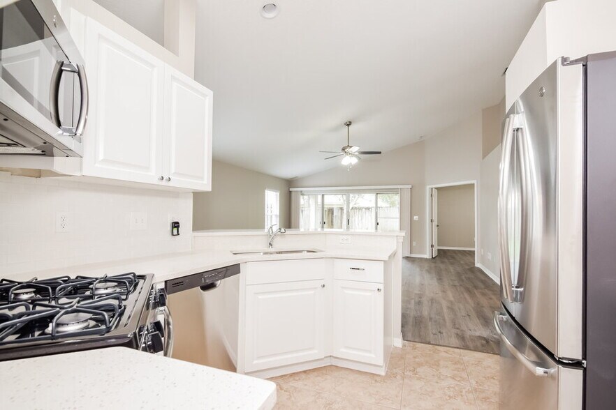 Building Photo - 6514 Summer Cove Dr