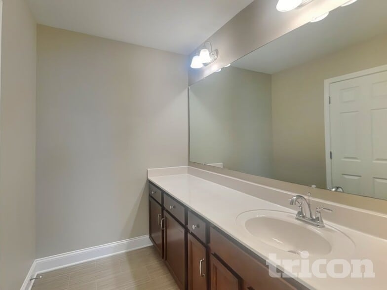 Building Photo - 1013 Wickshire Dr