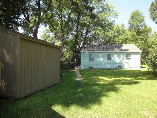 Building Photo - 2336 Ives Ln N