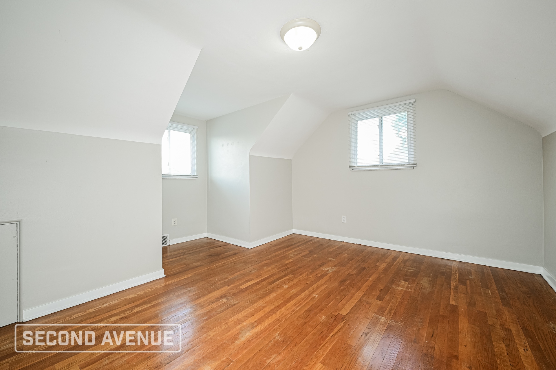 Building Photo - 1031 Greenlawn Dr
