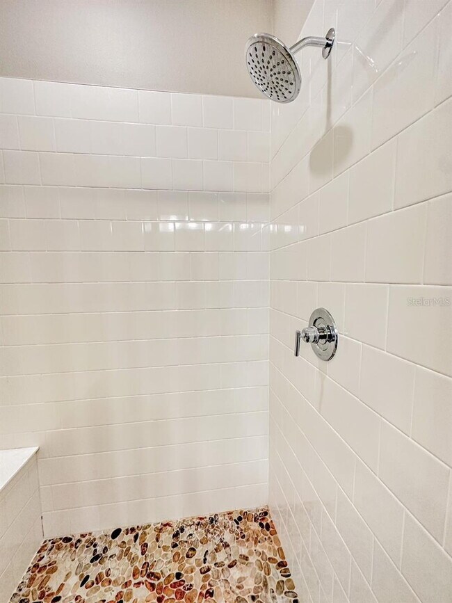 Building Photo - Gorgeous 4 Bed 2 Bath Home!