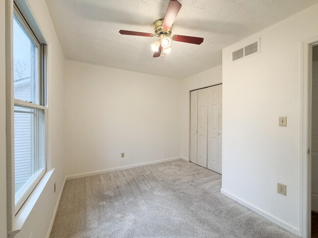 Building Photo - 352 Chase Pl