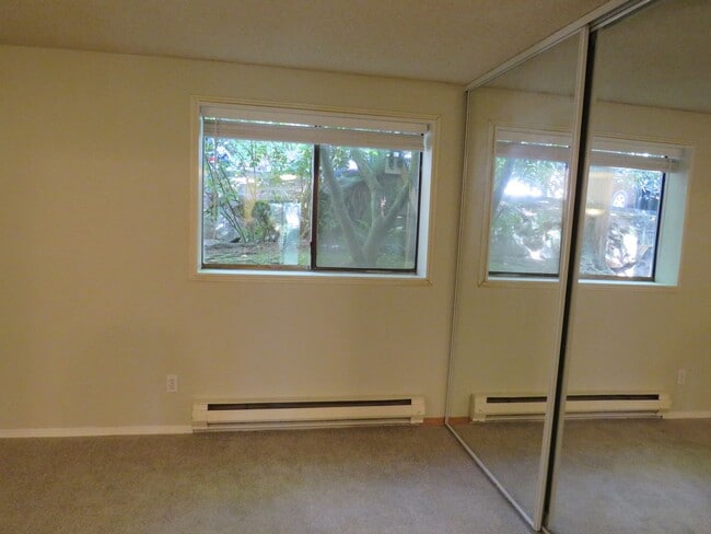 Building Photo - Totem Lake Cute 1bed/1bath ground floor Condo! $1695.00