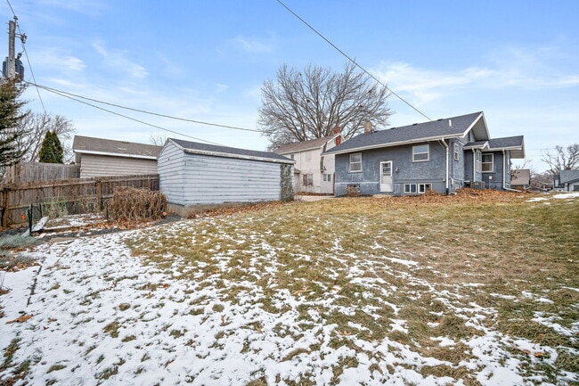 Building Photo - 4524 Waveland Ct