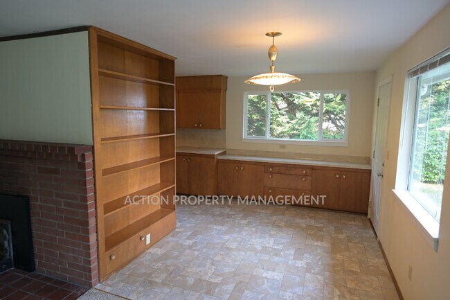 Building Photo - 2 bed 1 bath waterfront home, in Sequim
