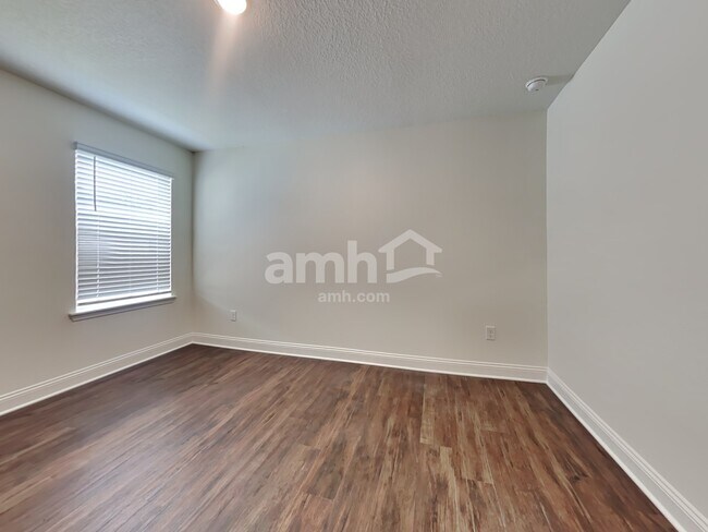Building Photo - 311 Banyan Frst Dr