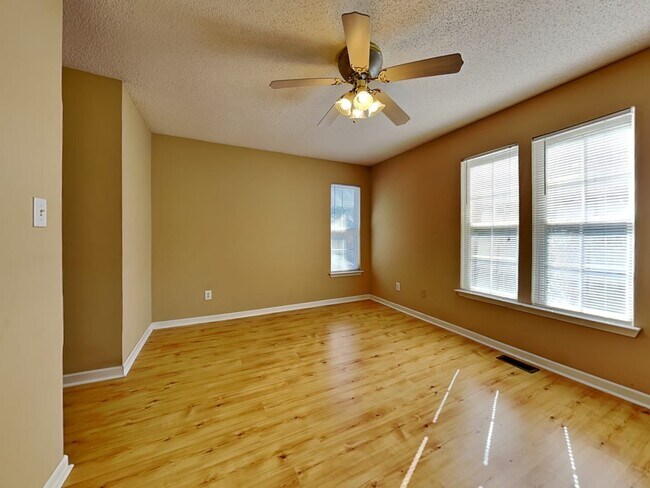 Building Photo - 9021 Cinnabay Dr
