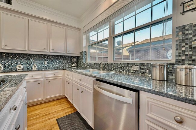 Building Photo - 2310 Brun St
