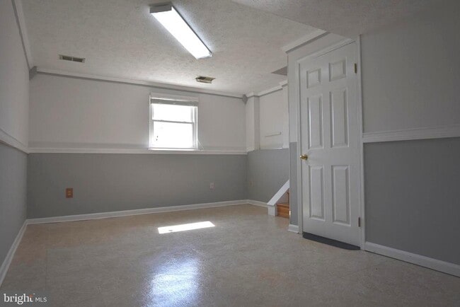 Building Photo - 3150 Beethoven Way