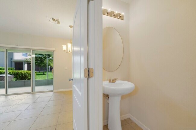 Building Photo - 257 Arbor Lakes Dr