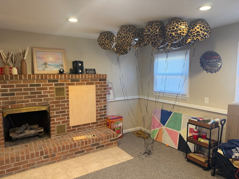 Building Photo - 121 Oregon Ave