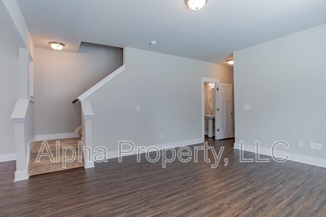 Building Photo - 385 Hague Dr