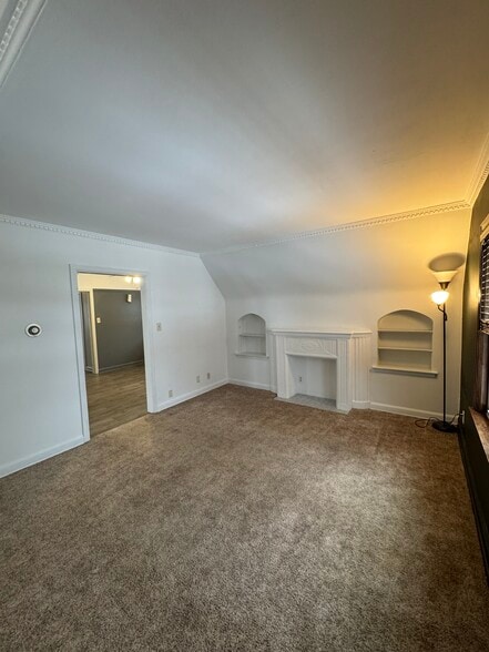 Building Photo - 5733 W Fillmore Dr