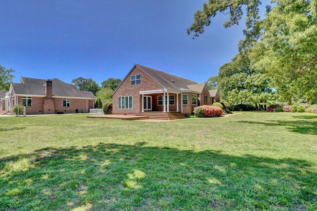 Building Photo - Waterfront Home on 1 Acre Treed Lot, 4/2 +...