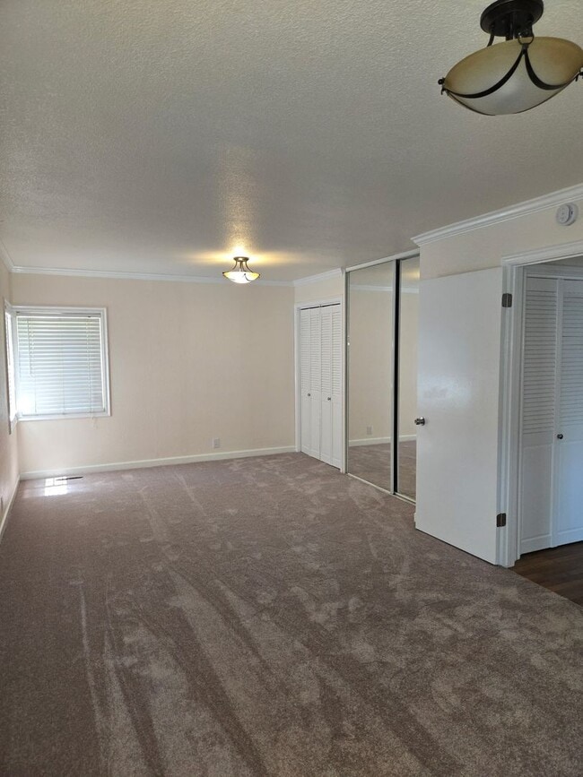 Building Photo - Just 2495.00 For This Lovely Home