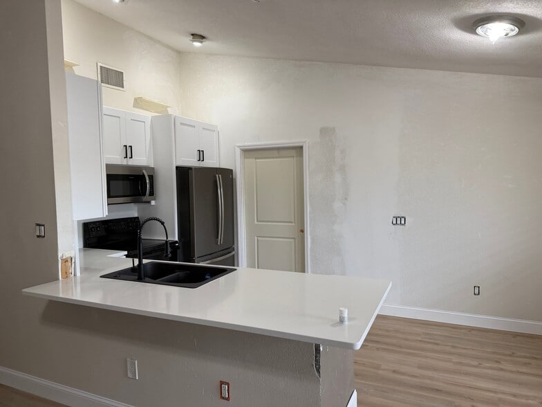 Building Photo - 1525 Kestrel Way