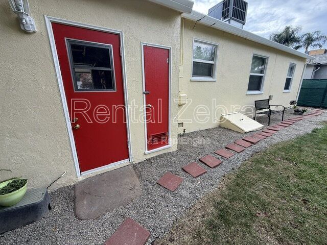 Building Photo - 1421 W 21st St