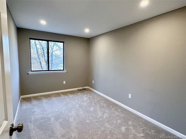 Building Photo - 26 Conestoga Way