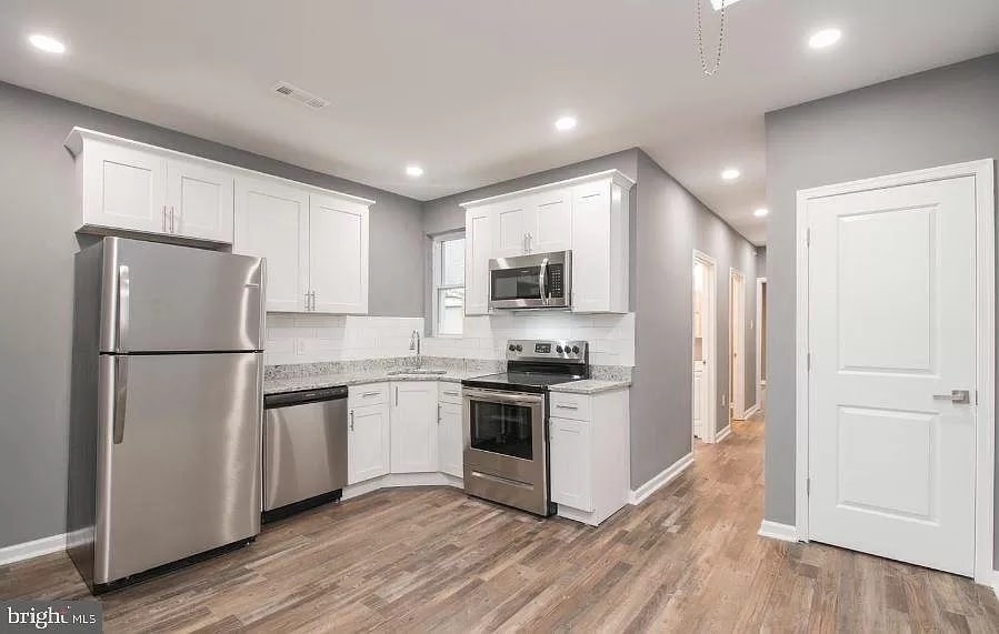 Building Photo - 207 S 49th St