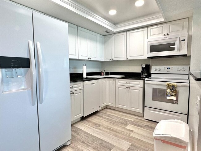 Building Photo - 851 Bayway Blvd