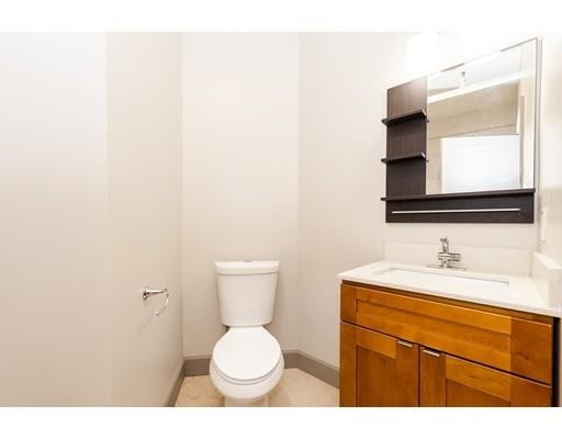 Building Photo - 100 Sagamore St
