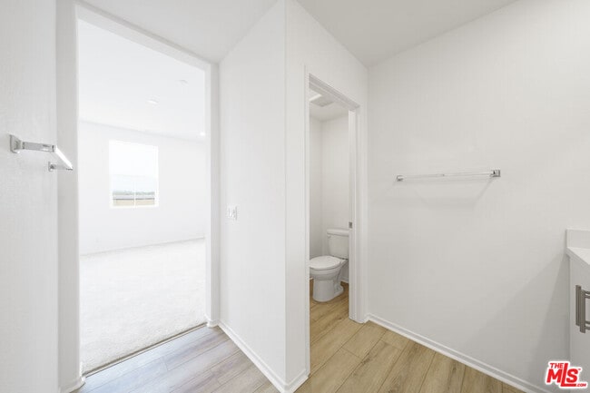 Building Photo - 16151 Linden Ln