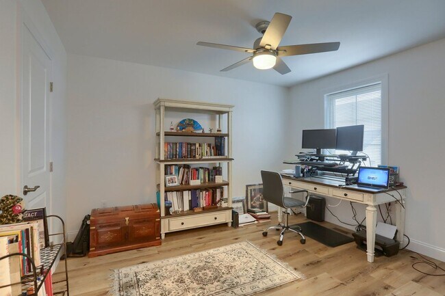 Building Photo - 4 Bedroom Home