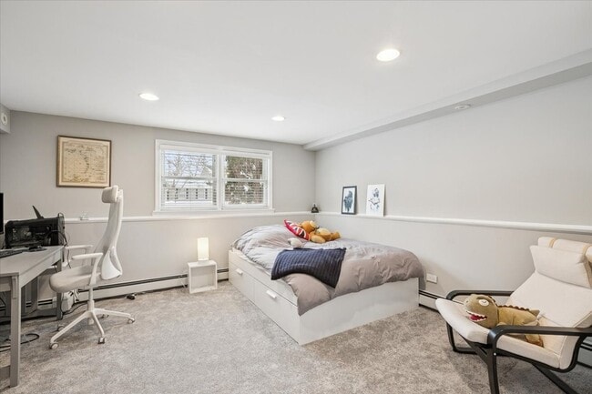 Building Photo - 825 Highview Terrace