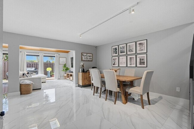 Building Photo - 7136 SW 105th Ct