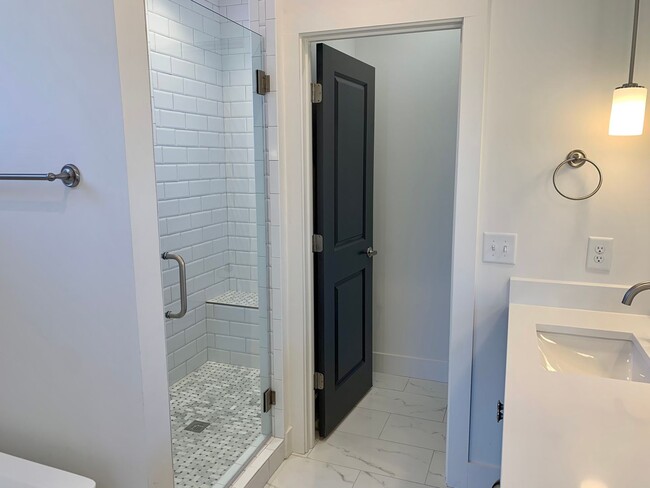 Building Photo - 4 Bed 3.5 Bath in Edgefield Home