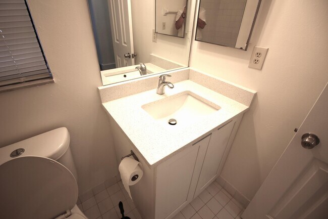 Building Photo - 2900 Olivewood Terrace