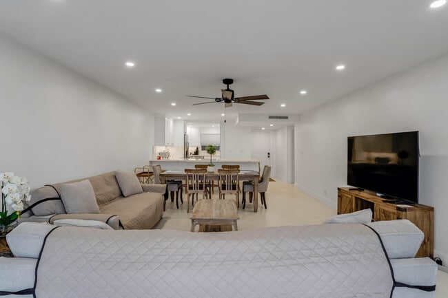 Building Photo - 401 Briny Ave