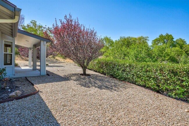 Building Photo - 3 Bedroom, 2 Bath, 2 Car Garage For Rent in Prescott!