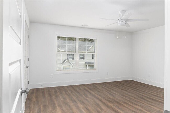 Building Photo - 354 Arch St