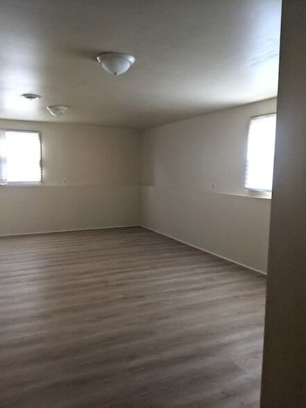 Building Photo - 647 N May St