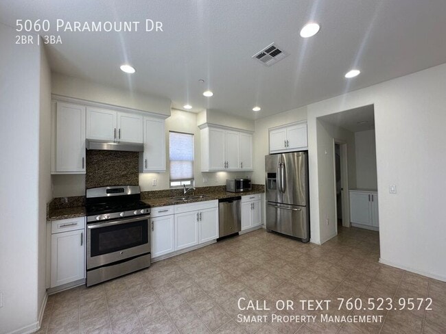 Building Photo - 5060 Paramount Dr