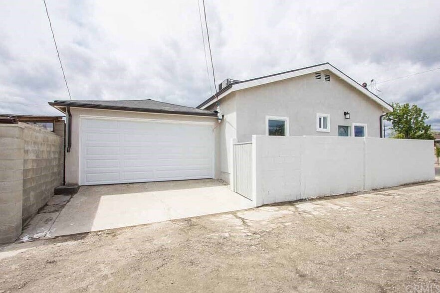 2 Car Garage - 7758 Tujunga Ave